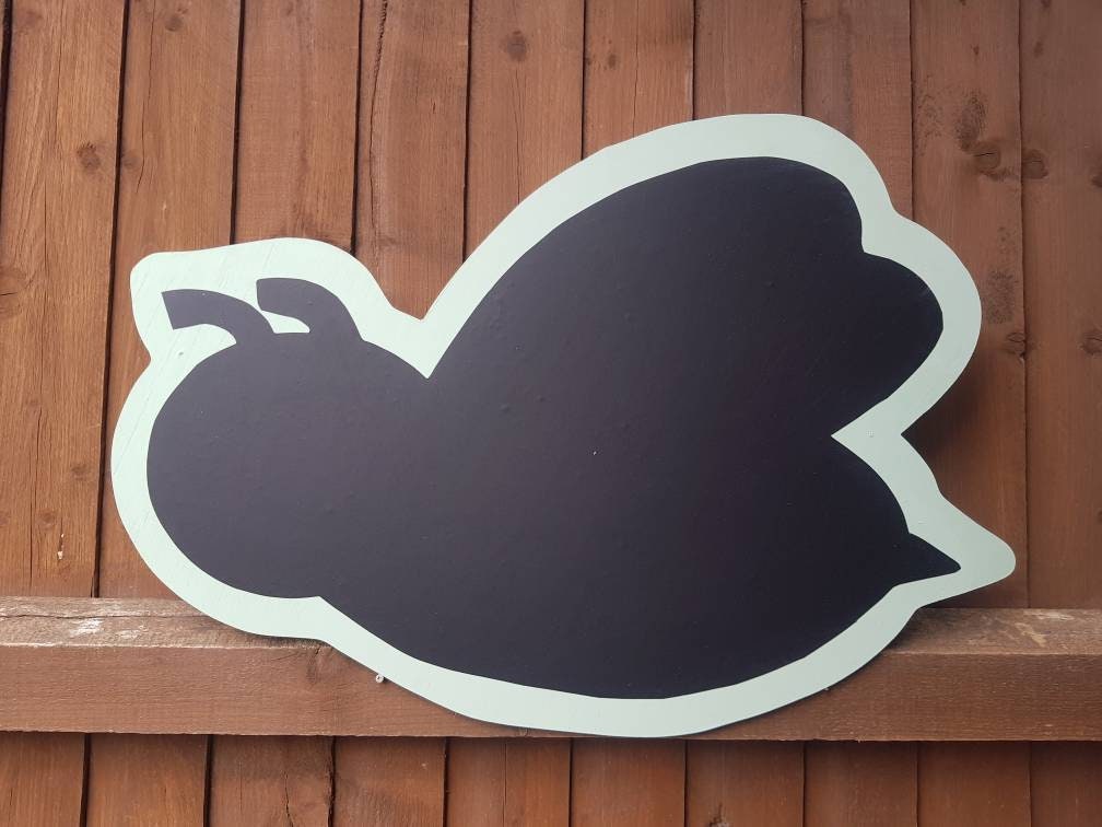 BUMBLE BEE SHAPED CHALKBOARD (60CM)