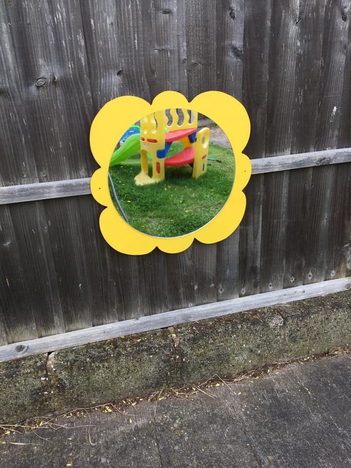 56CM ACRYLIC FLOWER MIRROR (8 PETAL)