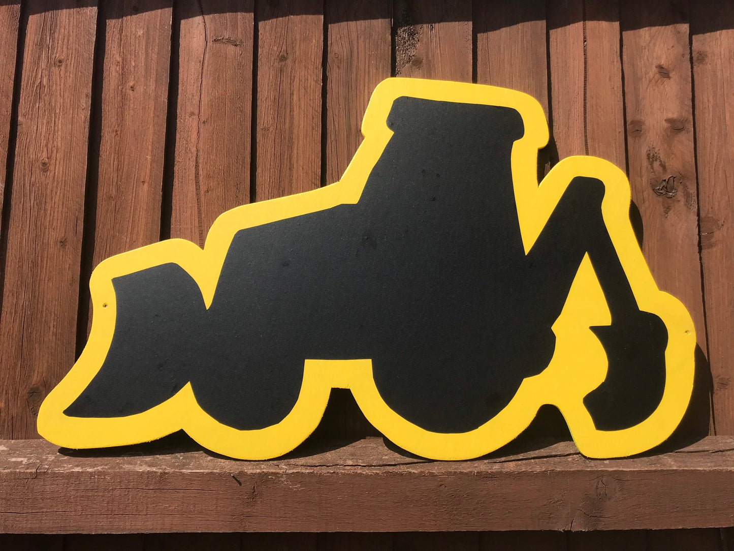 DIGGER SHAPED GARDEN CHALKBOARD (75CM)