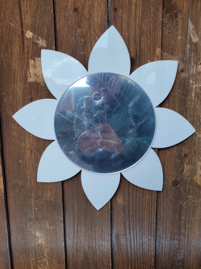 SET OF 2 FLOWER MIRRORS AND 2 X FLOWER CHALKBORDS (8PETAL POINTY)