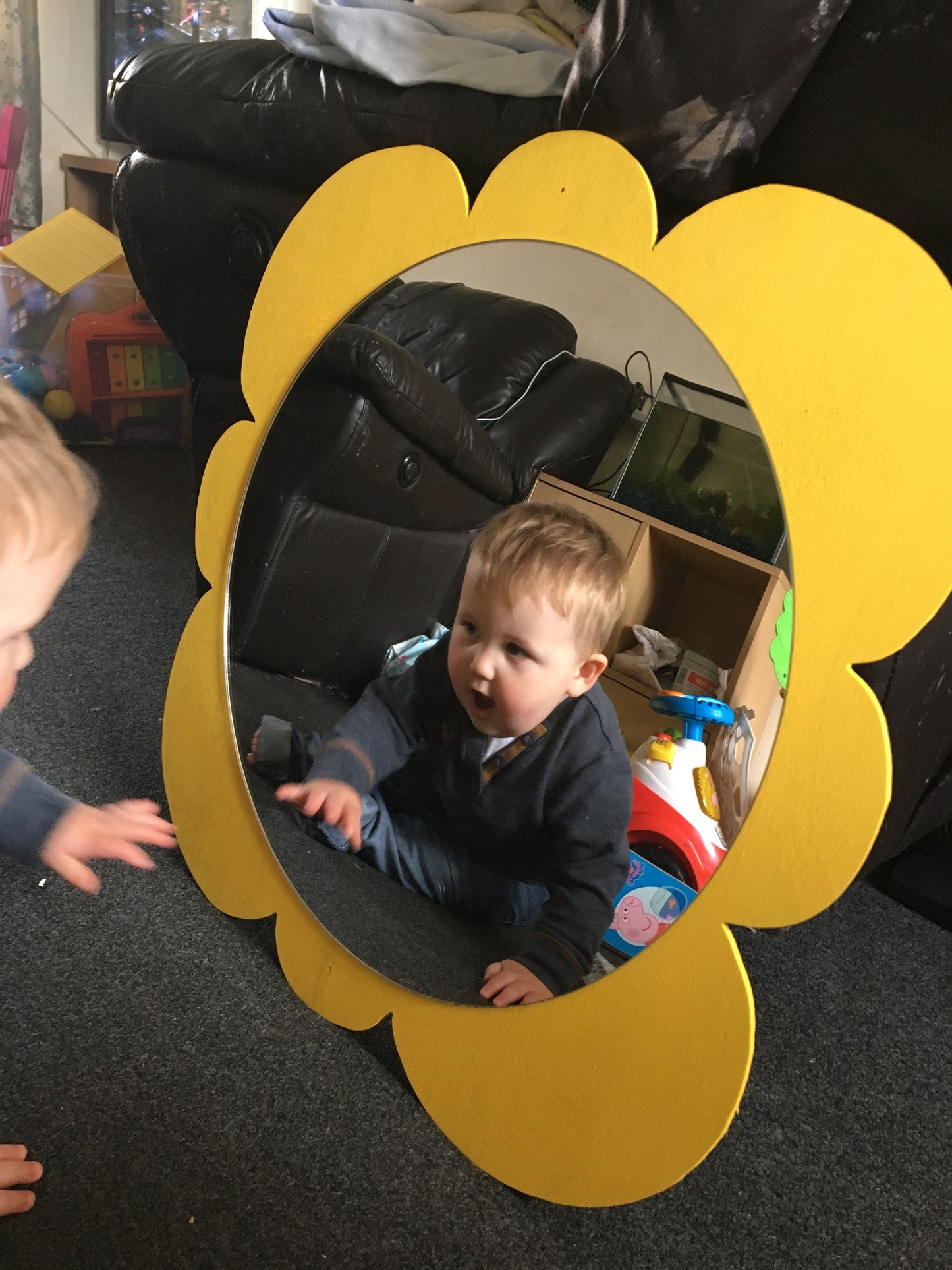 56CM ACRYLIC FLOWER MIRROR (8 PETAL)