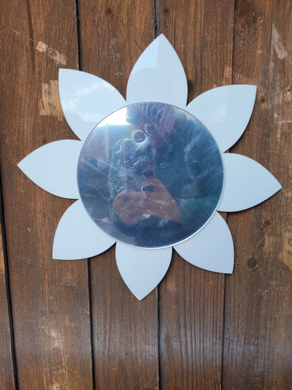 SET OF 2 FLOWER MIRRORS AND 2 X FLOWER CHALKBORDS (8PETAL POINTY)