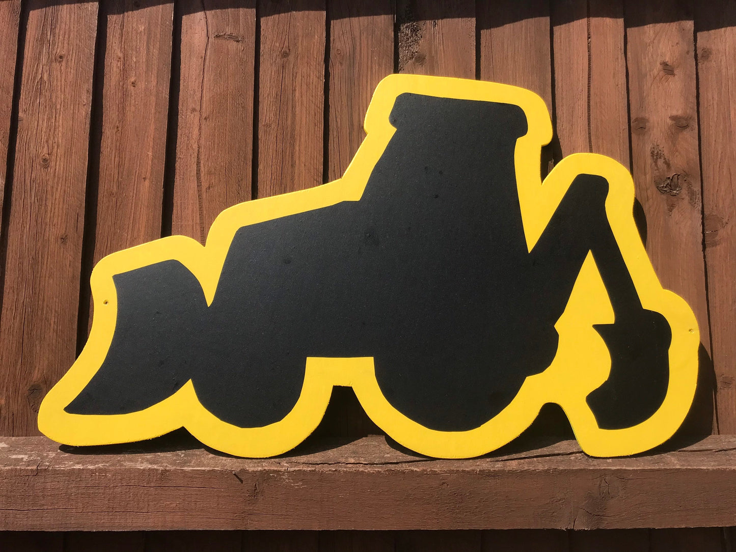 DIGGER SHAPED GARDEN CHALKBOARD (75CM)