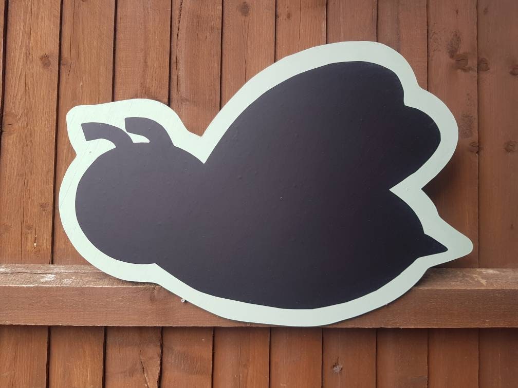 BUMBLE BEE SHAPED ACRYLIC GARDEN CHALKBOARD (60CM)