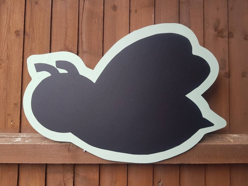 BUMBLE BEE SHAPED CHALKBOARD (60CM)