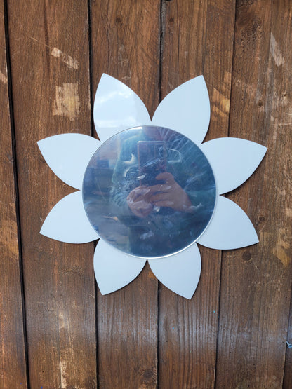 SET OF 2 FLOWER MIRRORS AND 2 X FLOWER CHALKBORDS (8PETAL POINTY)