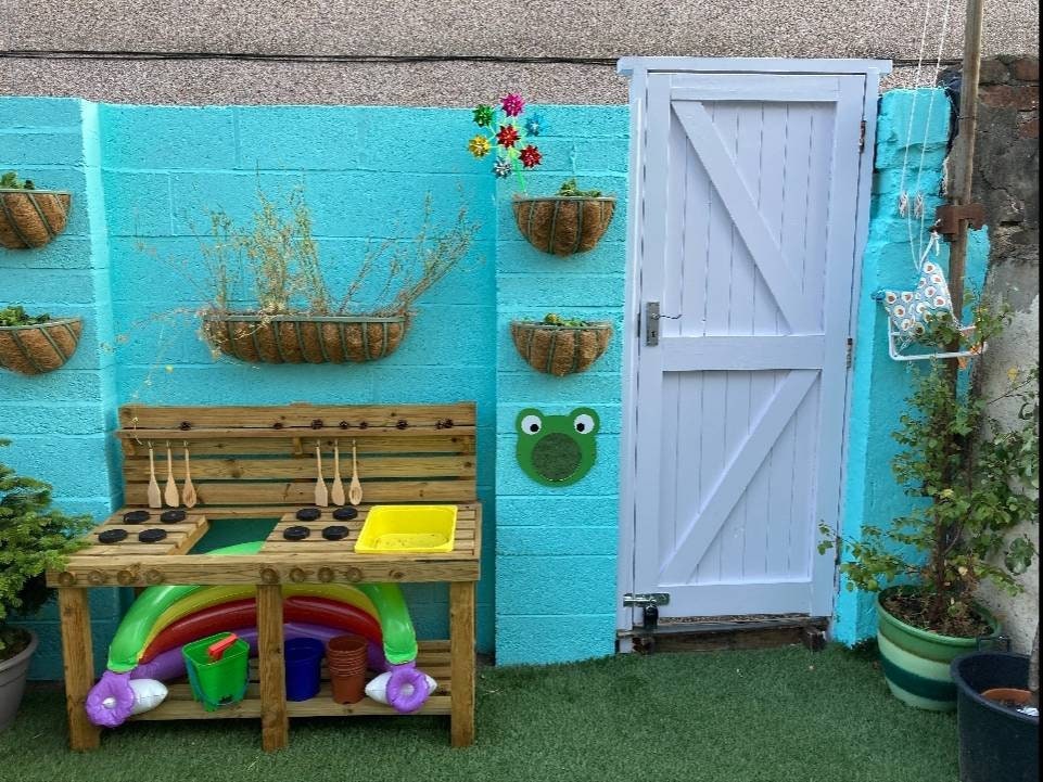 GOOFY FROG SHAPED SENSORY MIRROR